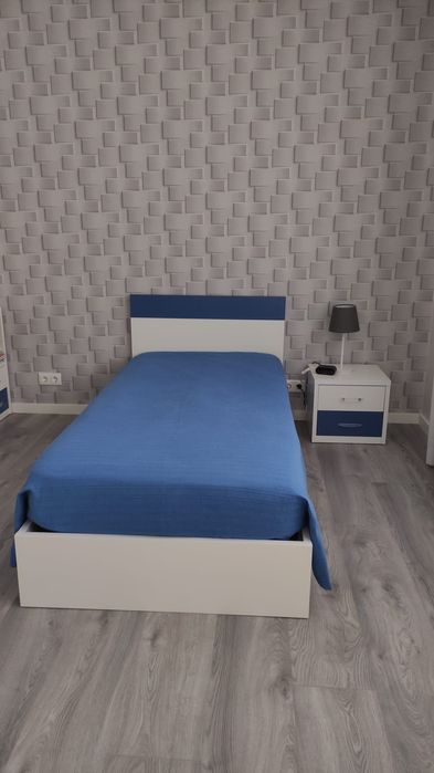 Quarto criança cama+colchão+ mesa cabeceira