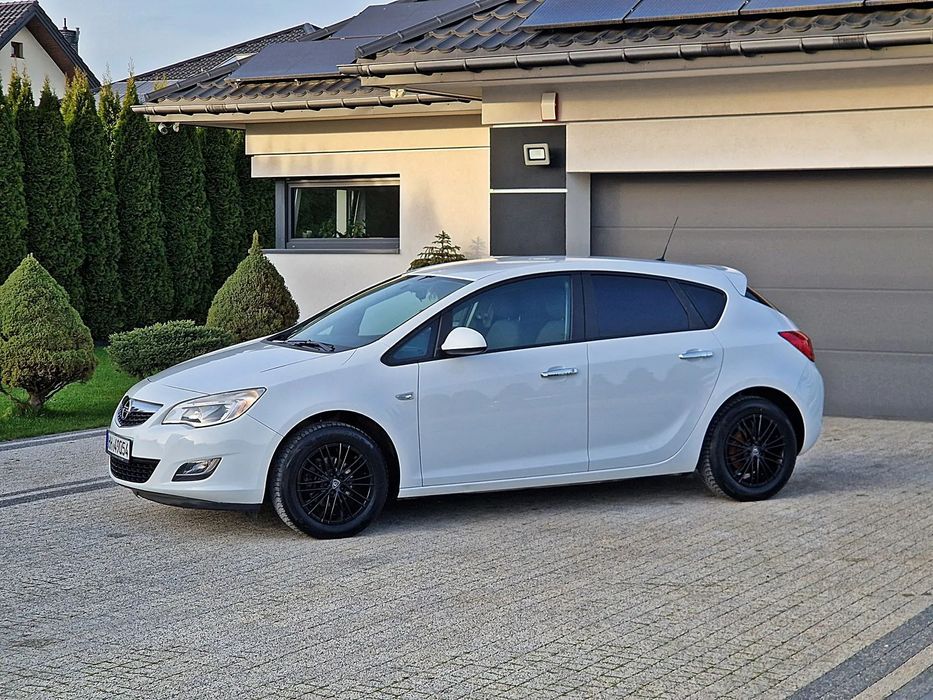 Opel Astra Sliczna Klima 2010/2011 Navi Xenon Opłacony Płock