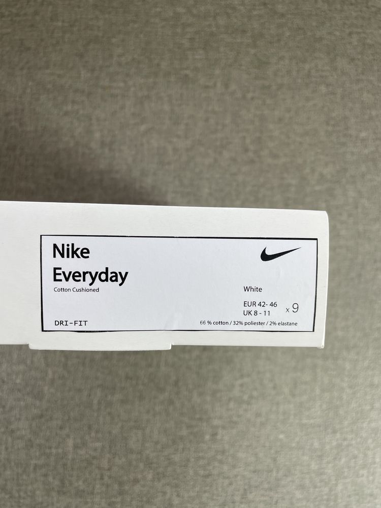 Nike Wysokie Białe Skarpety Boks 42/46(9 par)