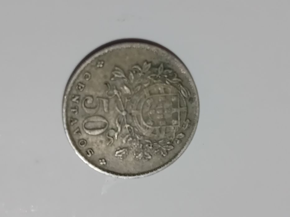 Moedas 50 centavos  a mais antiga e de ano 1930