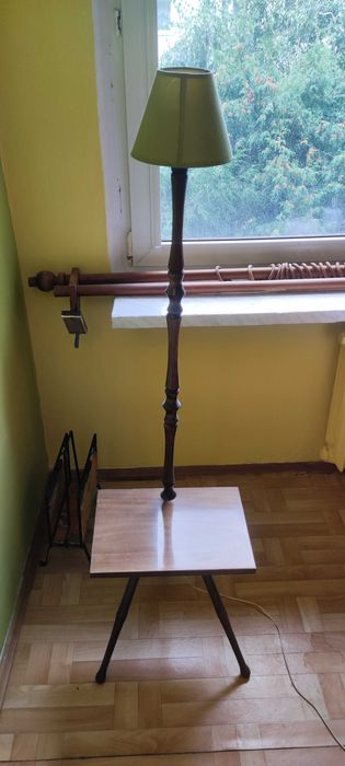 Lampa podłogowa ze stolikiem z okresu PRlu