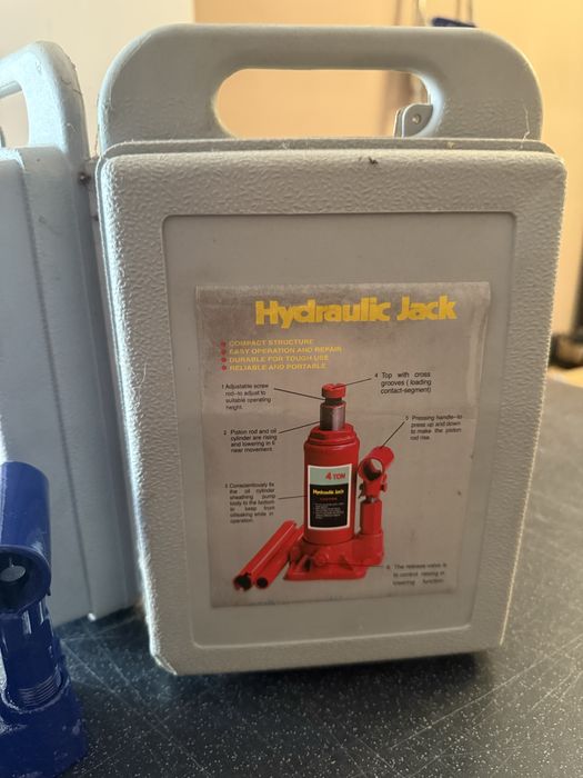 Podnosnik butelkowy słupkowy 4 ton