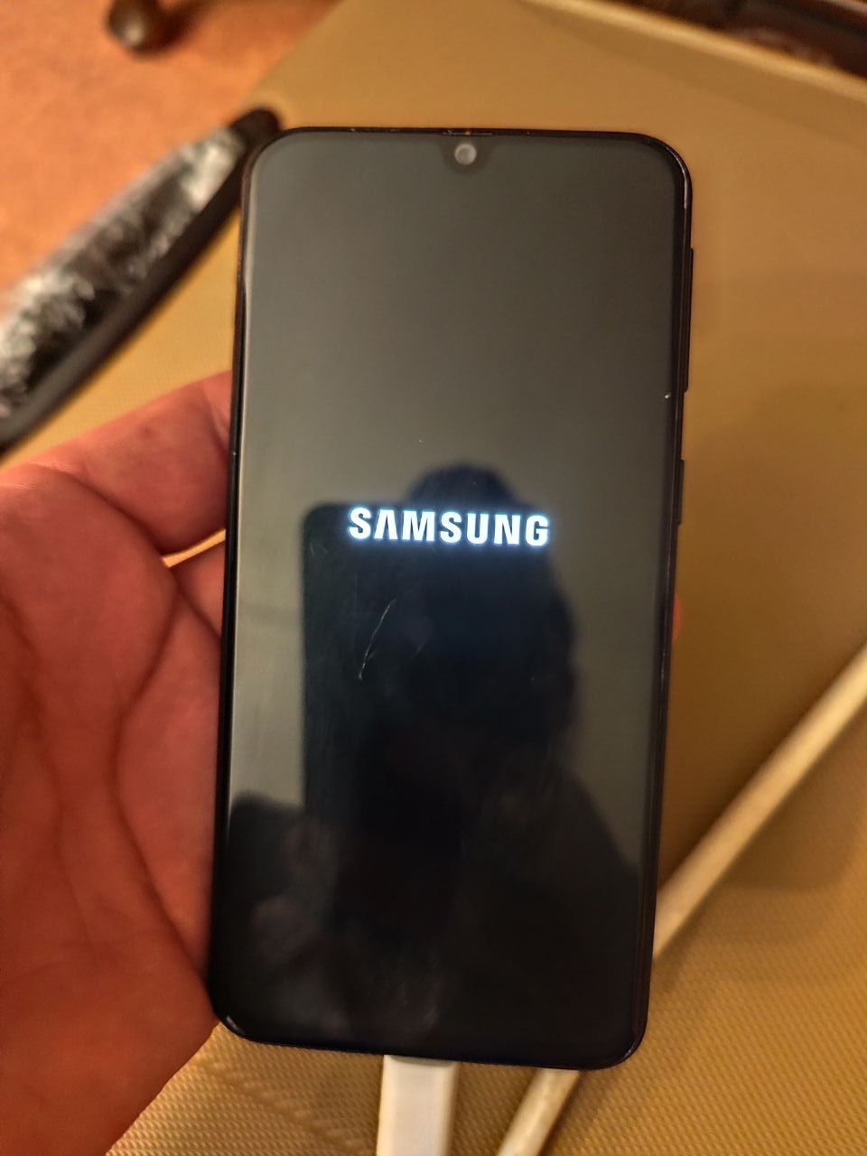 Samsung a40 Читаємо опис Самсунг 4/64GB blue 8 ядер