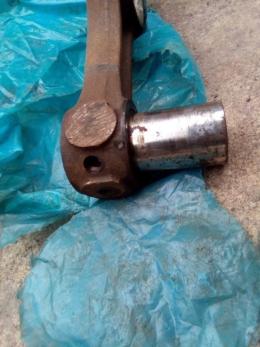 шатун т-150    .