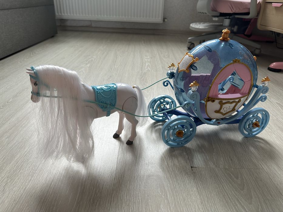 Конячка Понні з каретою