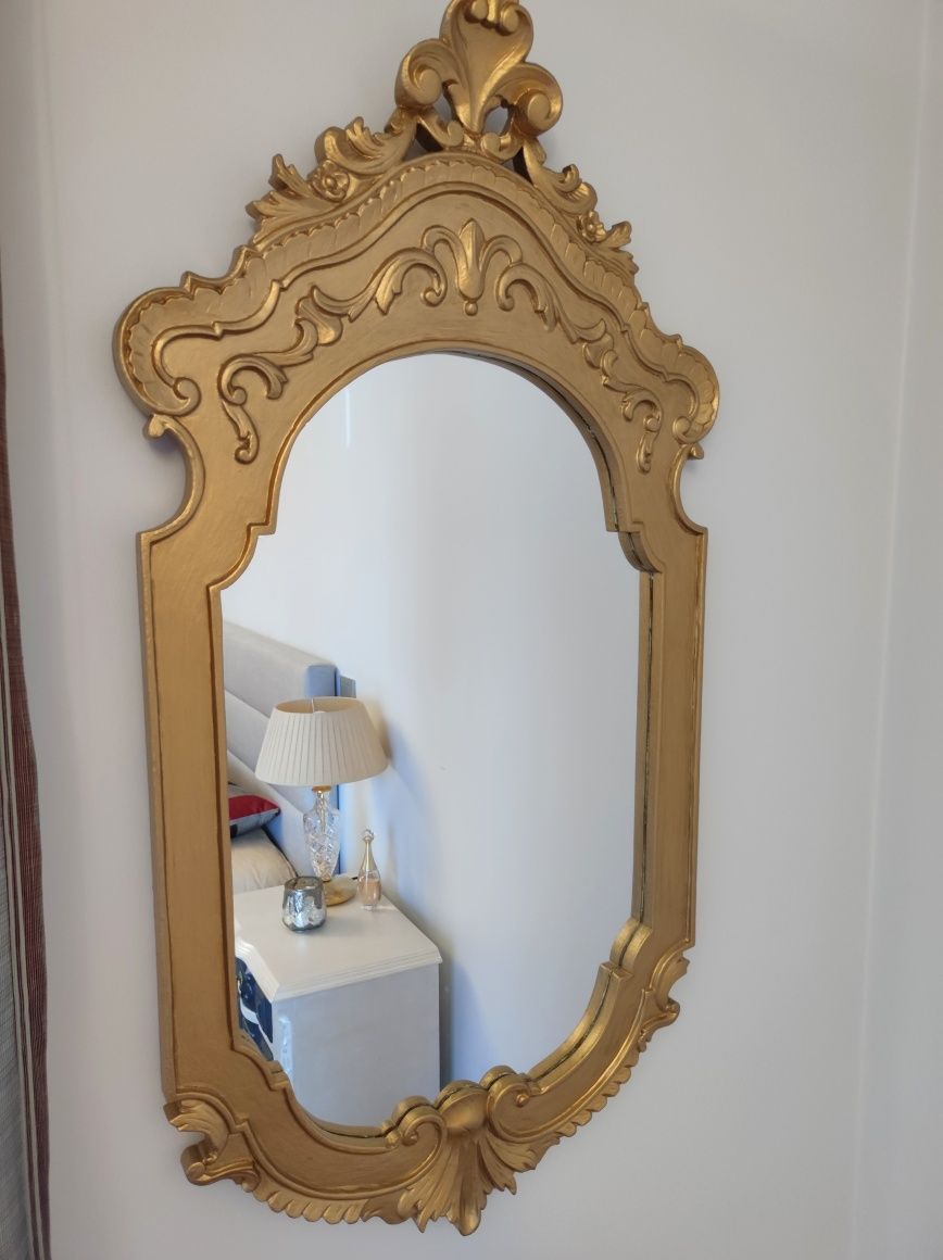 Espelho vintage com moldura de madeira maciça