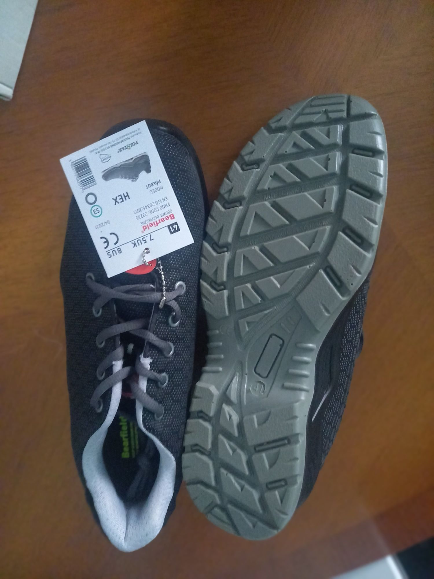 Buty nowe z metalowymi noskami