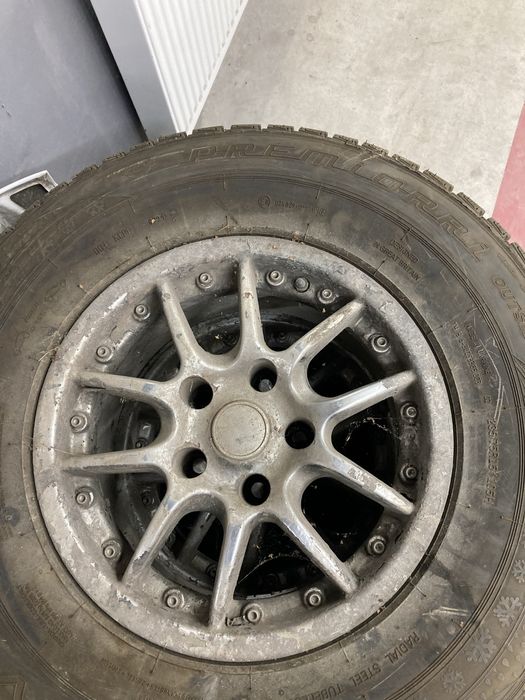 Продам шини з дисками 235/75/15