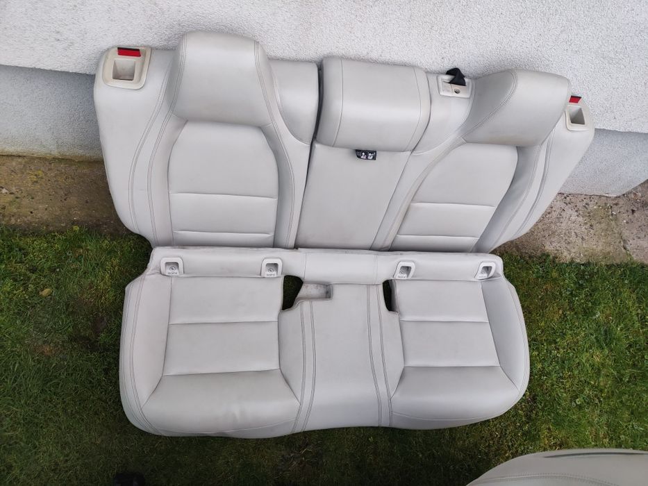 Mercedes CLA w117 fotele kierowcy pasażera kanapa oparcie białe jasne
