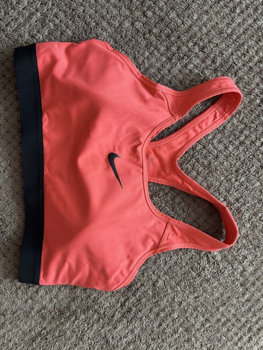 Спортивний топ Nike