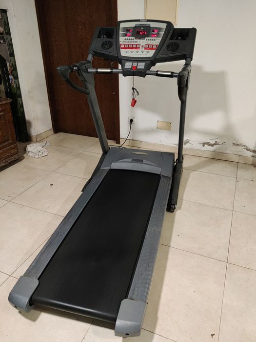 Passadeira elíptica  plataforma vibratória