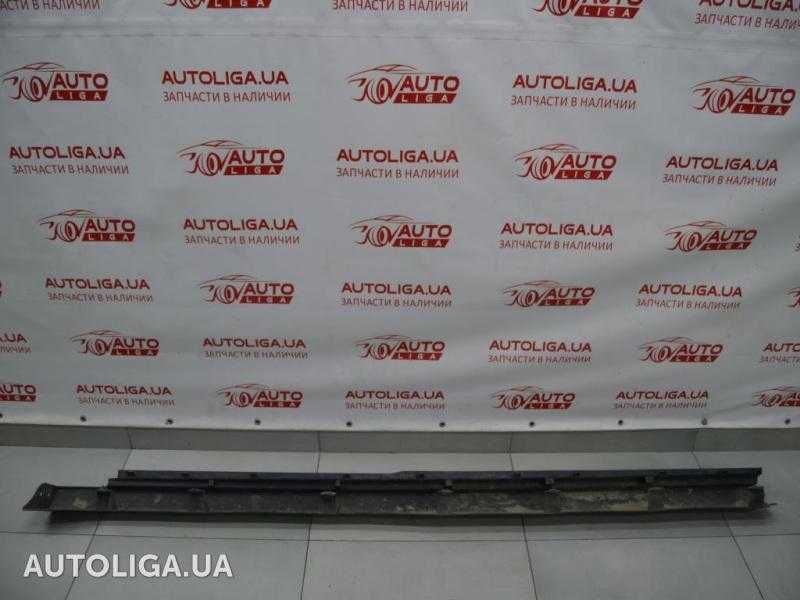 Накладка порога левая  Dodge grand caravan 2012 год запчасти шрот