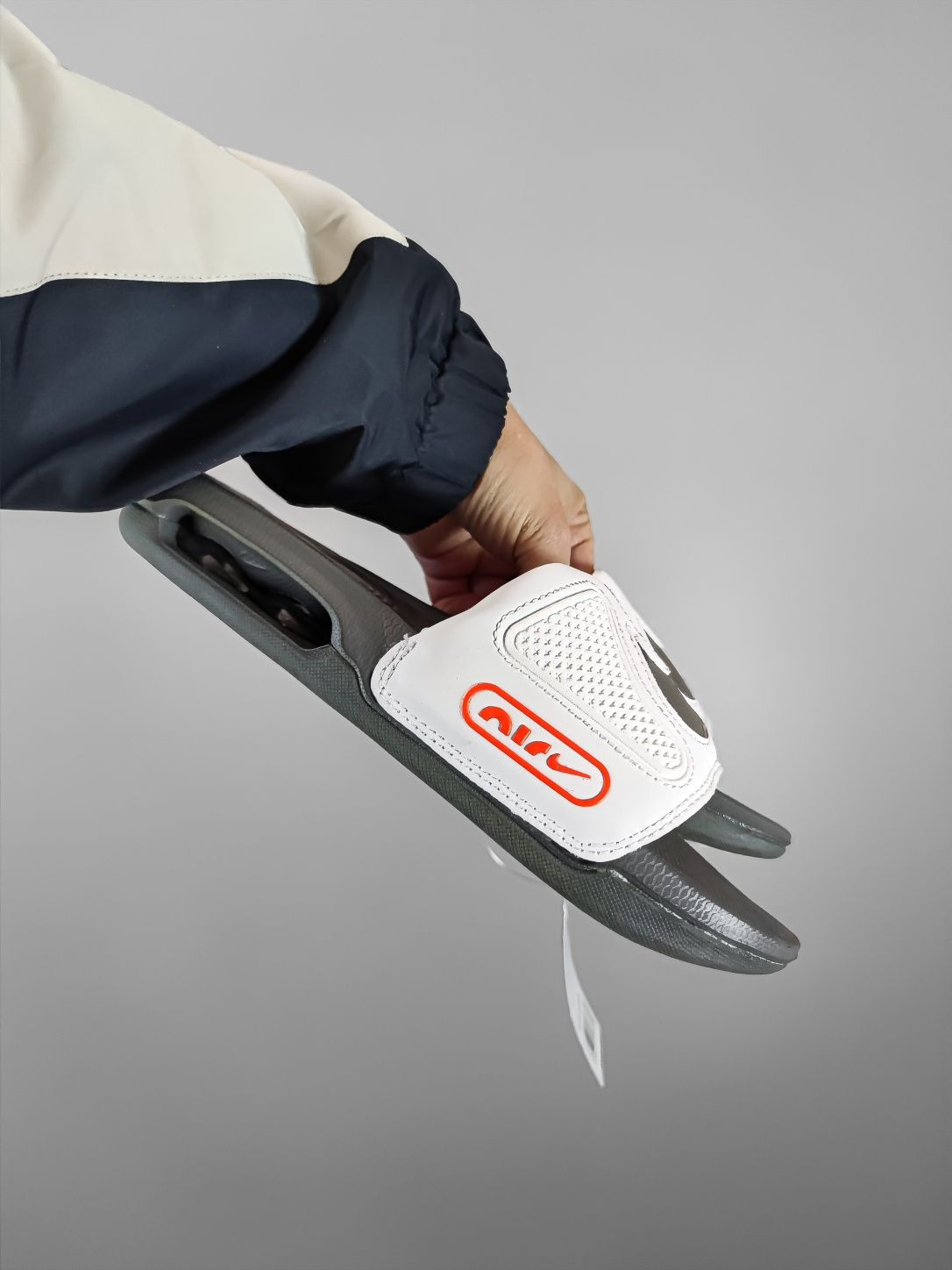 Тапочки NIKE AIR max cirro slide sandals серые сірі