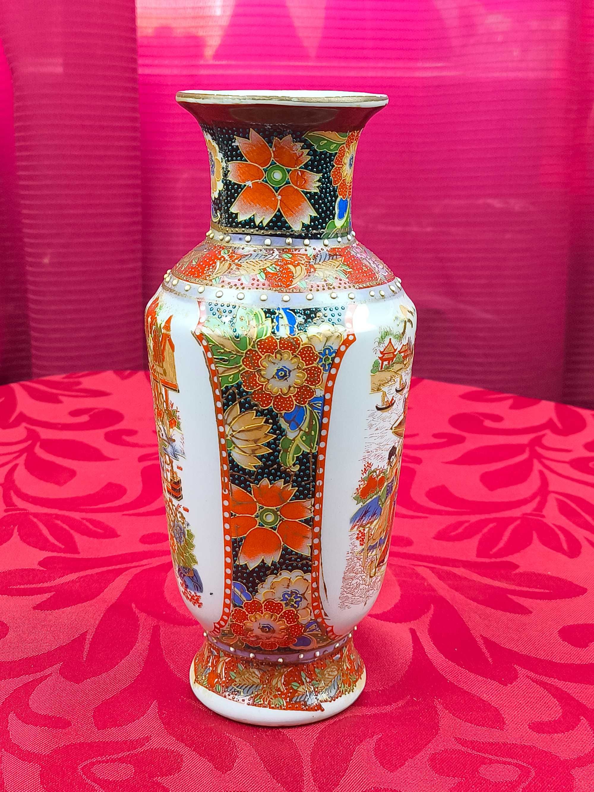 Chiński porcelanowy wazon