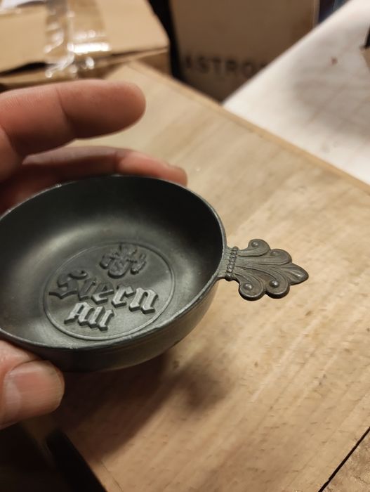 Starą cynowa miseczka z Essen.