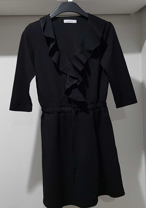 Elegancka czarna sukienka sylwestrowa wieczorowa Reserved XS