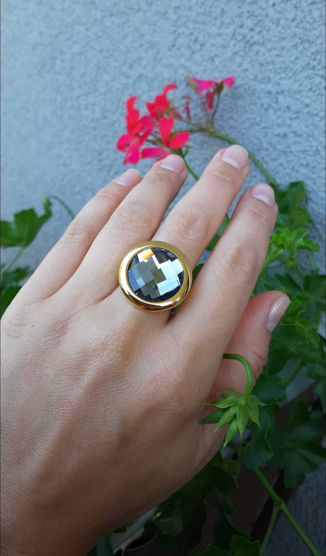 Duży pierścionek z przepięknym kryształem Swarovskiego. NOWY!