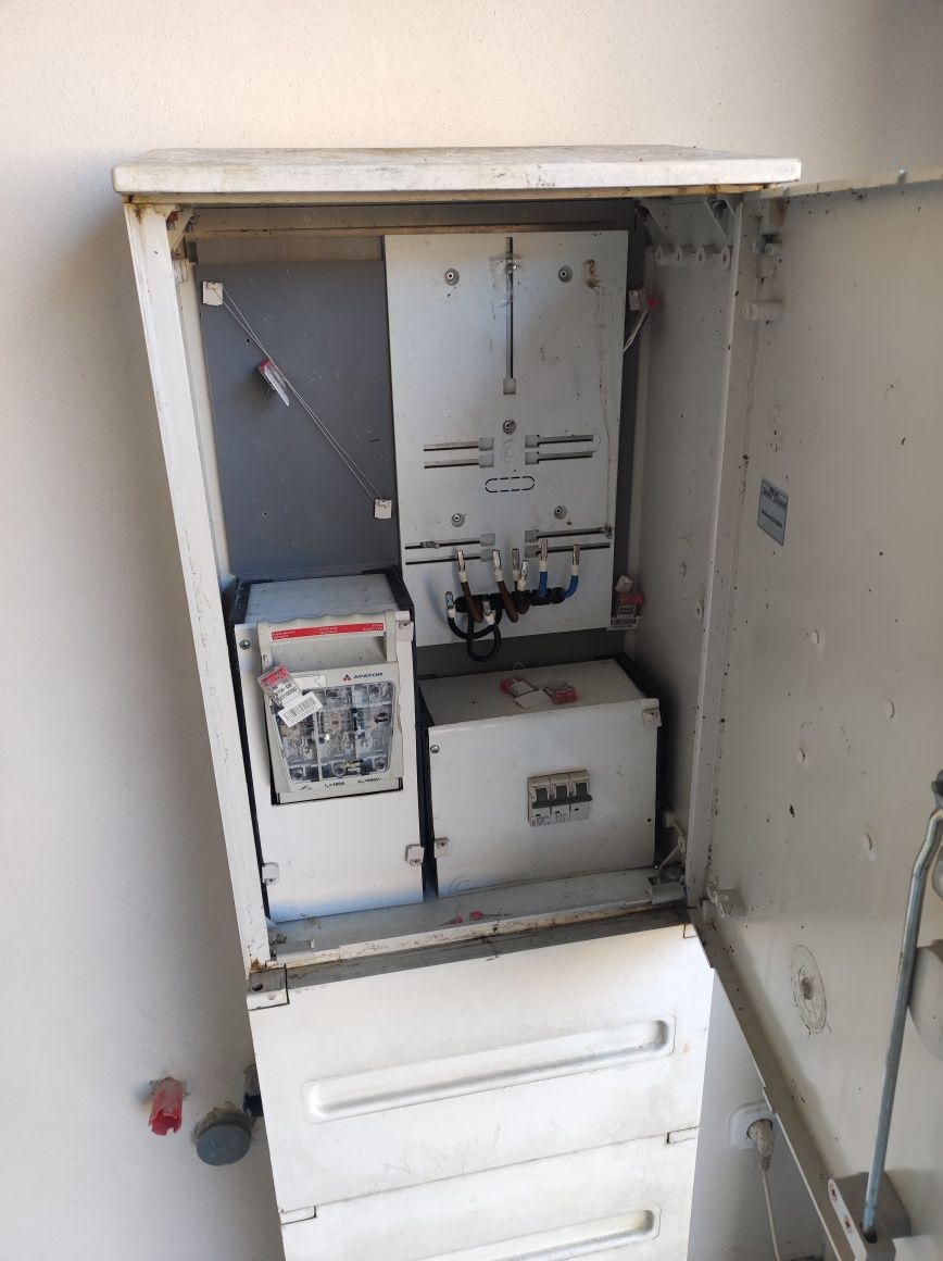 Skrzynka rozdzielnia budowlana elektryczna pomiarowa Tauron RB-ka