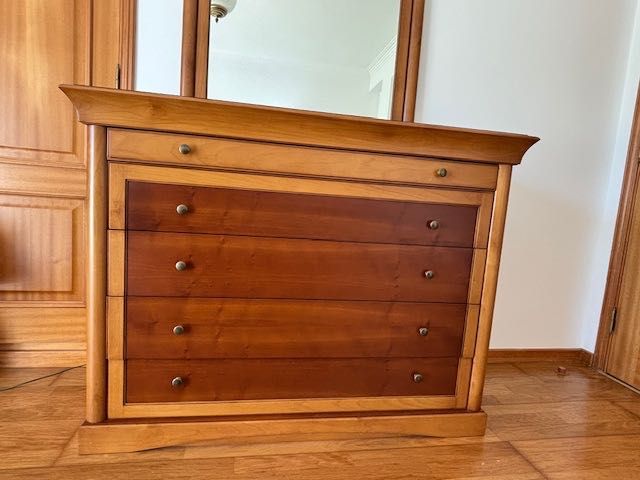 Cómoda de cerejeira como nova