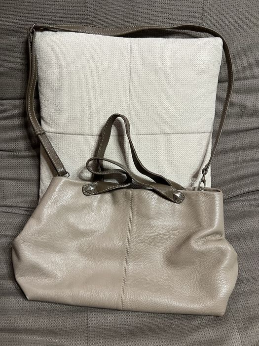 Женская кожаная мягкая сумка бежево-коричневого цвета