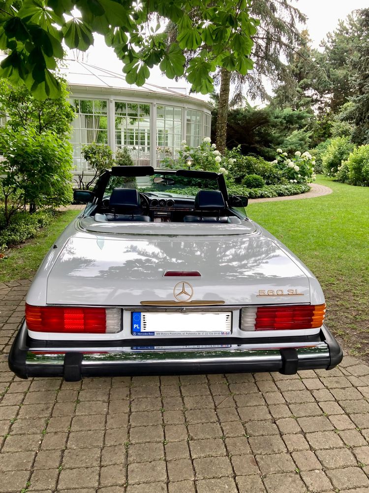 Auto do ślubu Mercedes SL560 zabytkowy biały kabriolet vintage