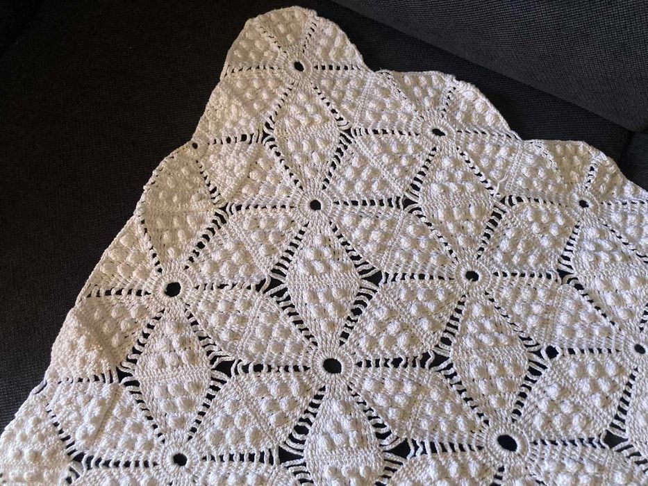 Caminho de mesa antigo feito à mão