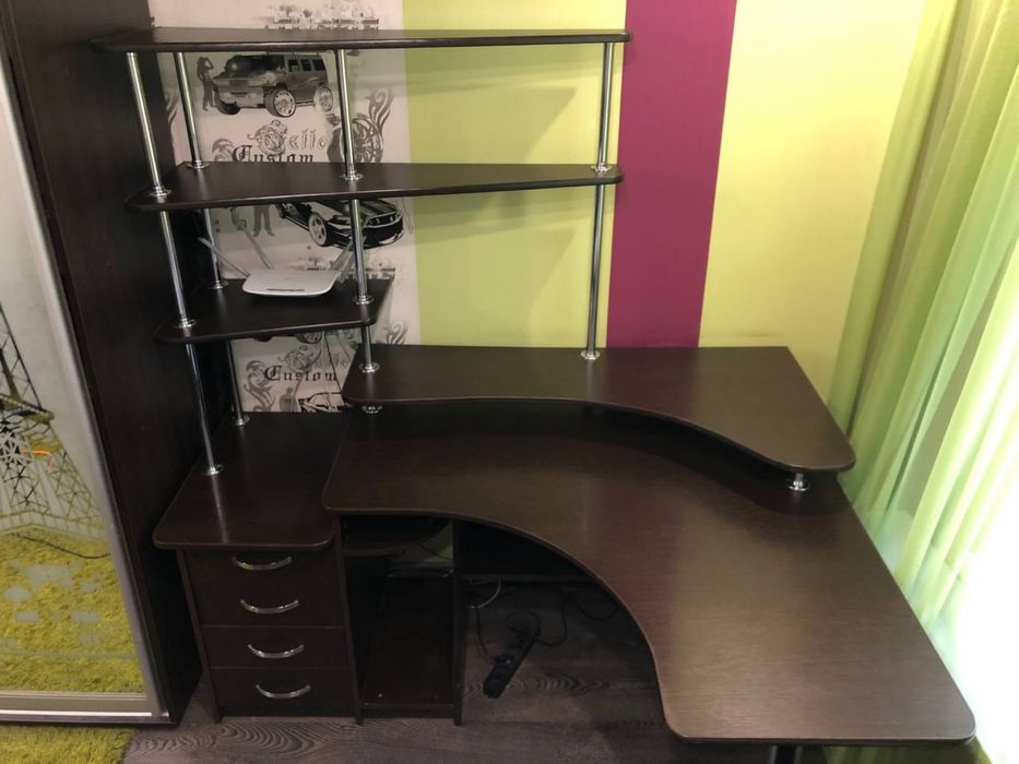 Продам угловой стол, бу в отличном состоянии, Только самовывоз!