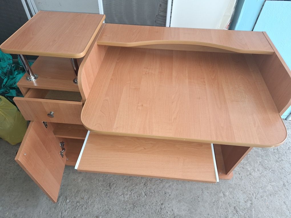 Продам компютерний стіл