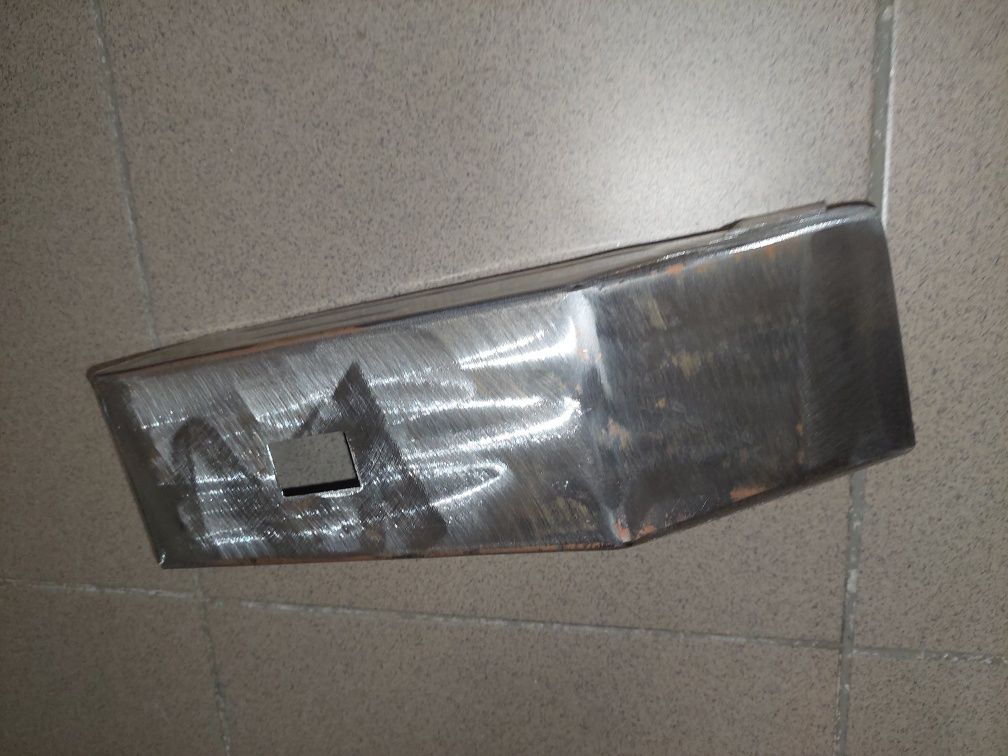 Sprzedam nowy schowek narzędziowy metalowy pod siedzenie wsk 125 175