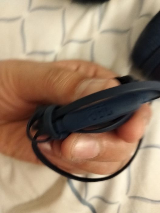Um par de fones novos