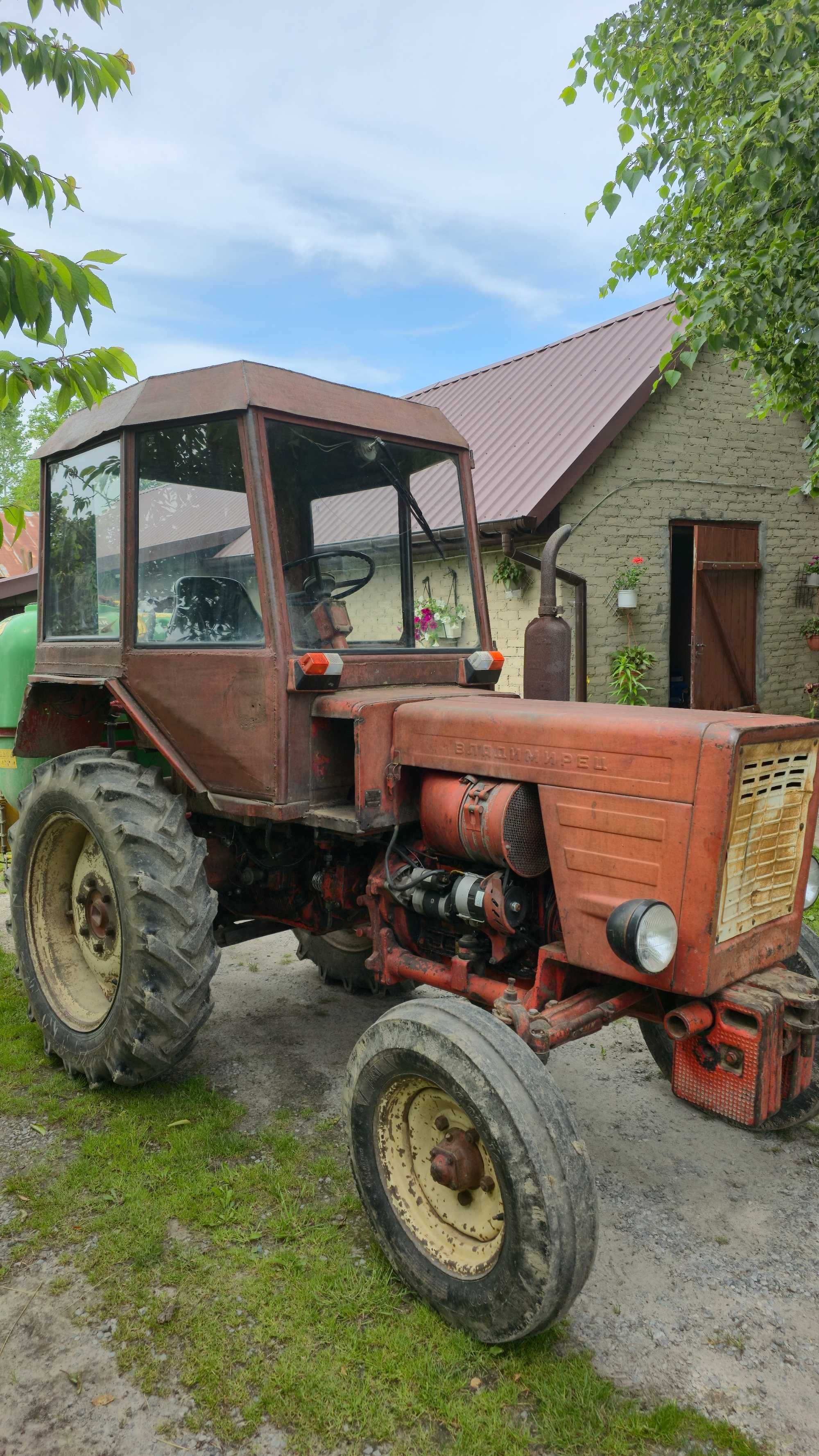 Ciągnik rolniczy Władymirec T-25 z kabiną