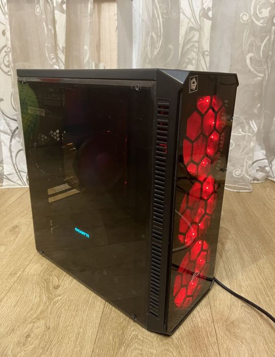 Ігровий компютер з монітором