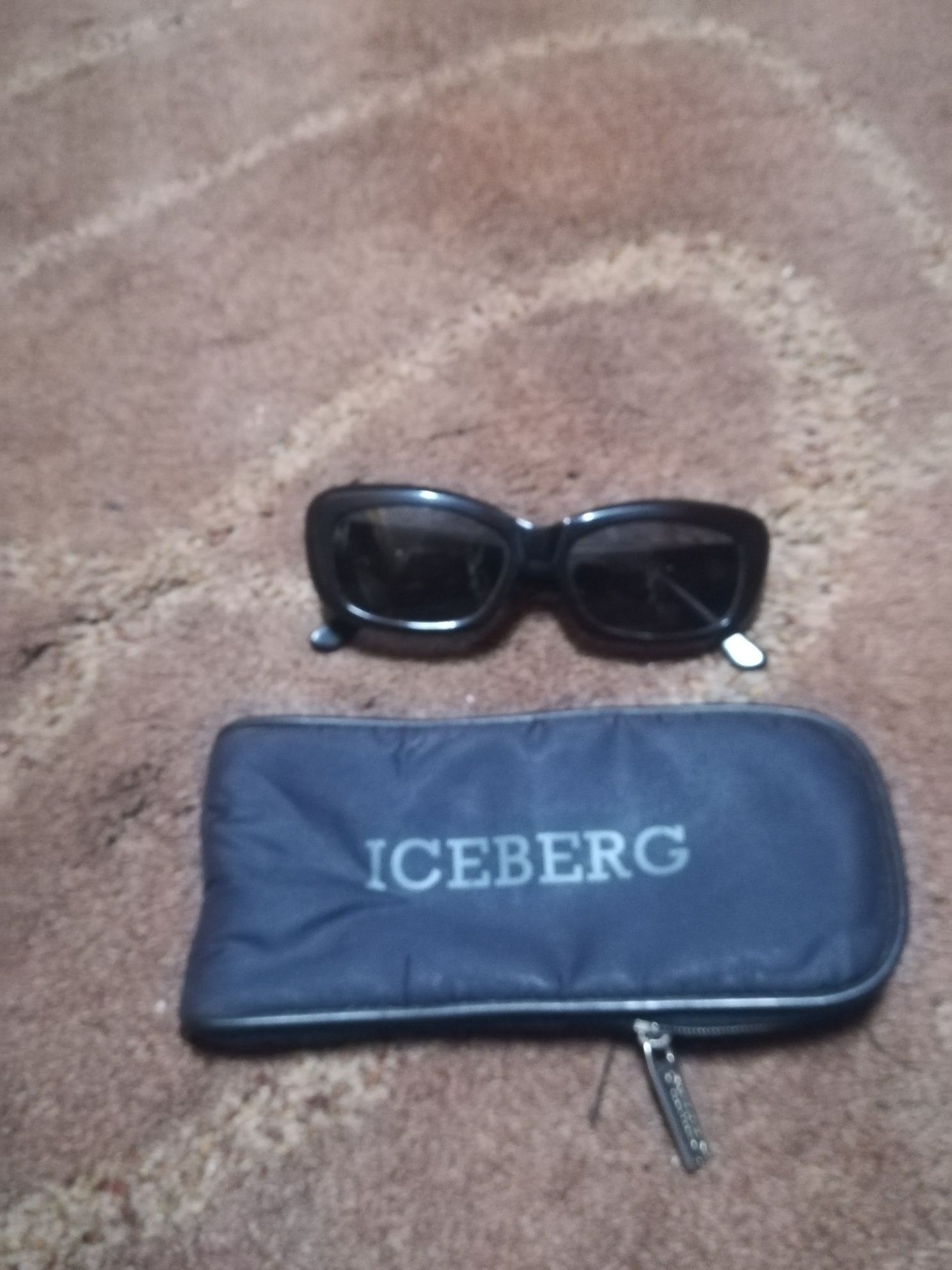 Óculos de sol da Iceberg