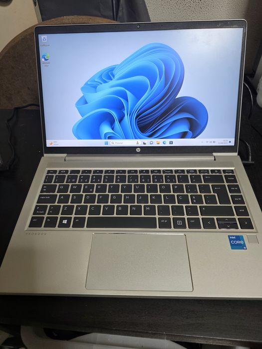 Hp 440 g8 , i5 , 8gb ram , 256gb ssd
