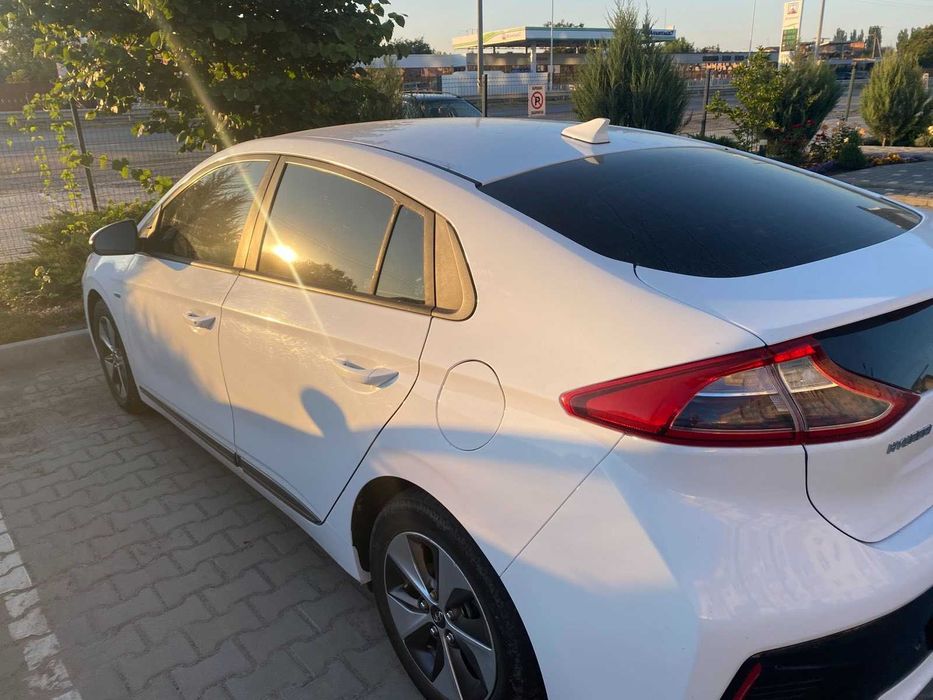 Оренда авто Hyundai Ioniq Electric  Оренда машини під таксі.