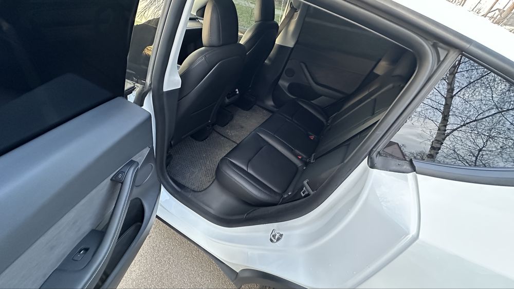 Tesla Model Y Long Range Dual Motor