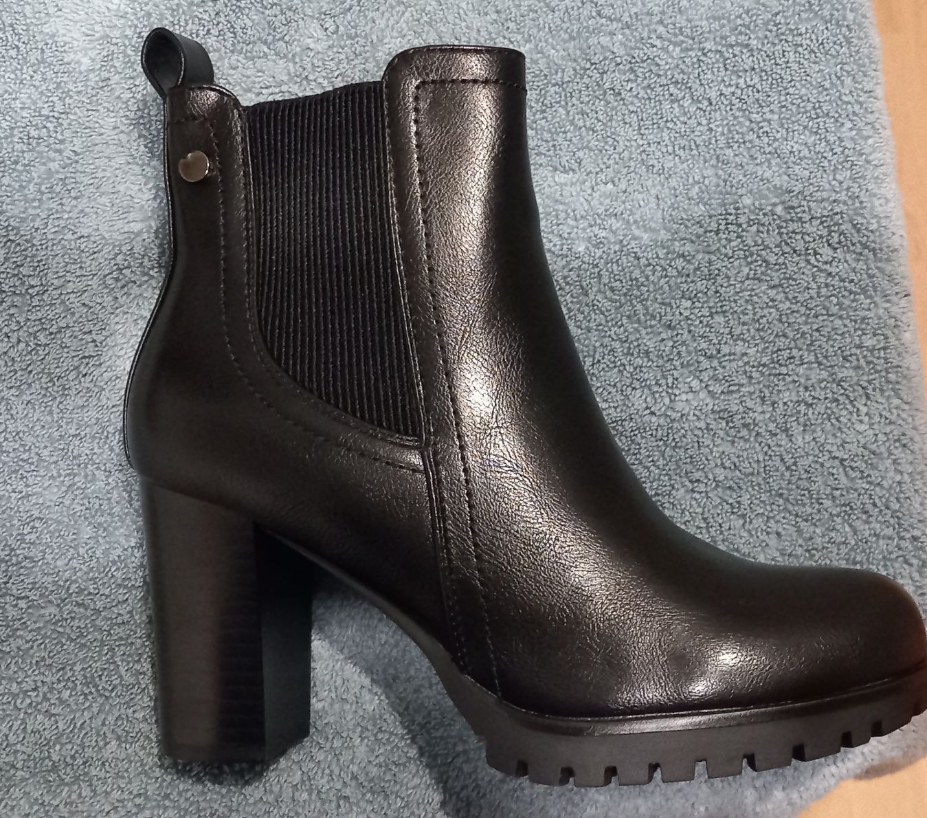 Buty na obcasie Renée