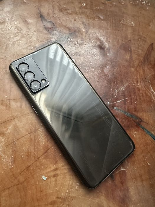 Продам телефон Realme UI 4.0 6гб/128гб