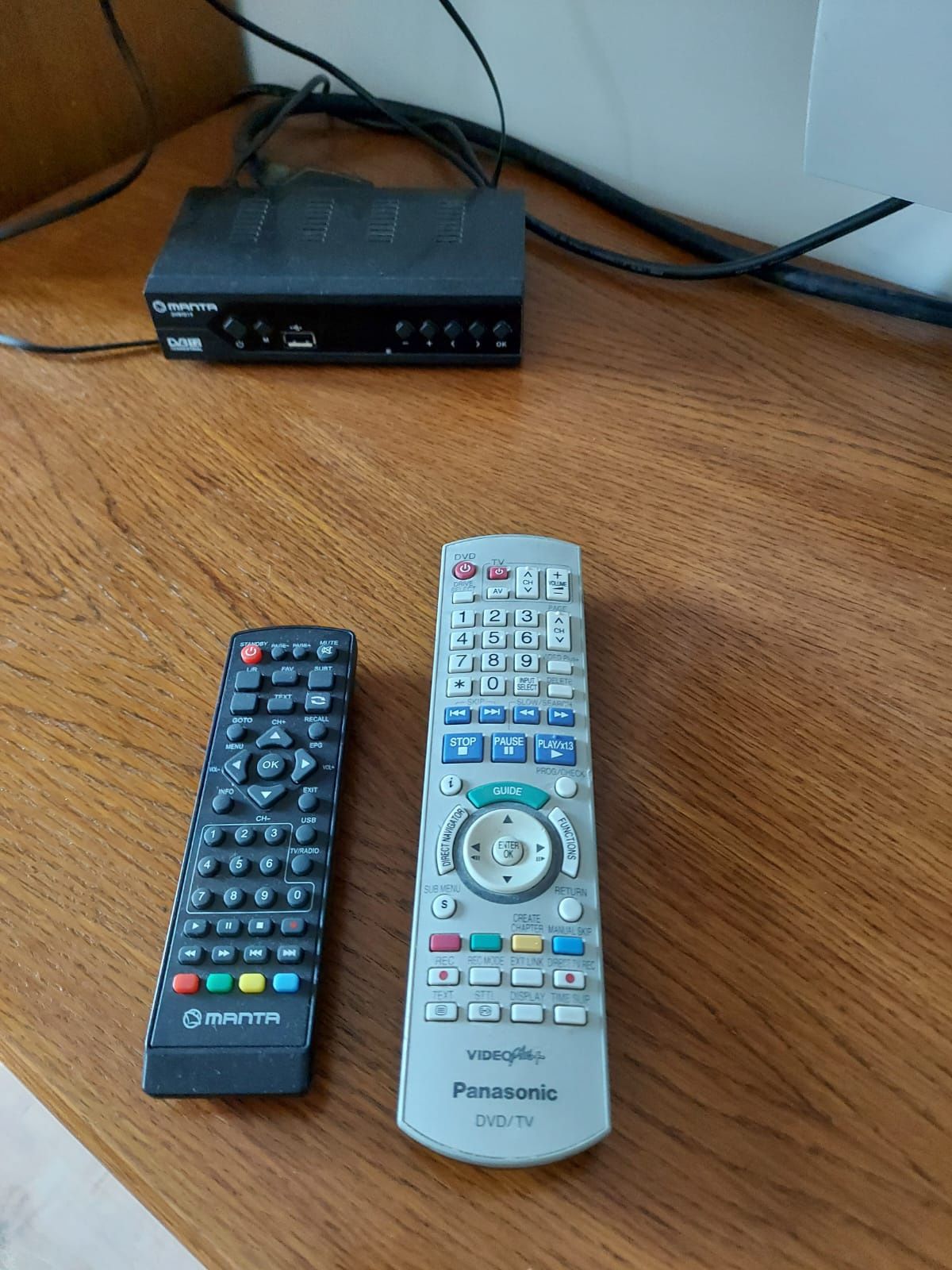 Telewizor Plazma Panasonic 42 cale plus DVB-T 2 dekoder plus wieszak