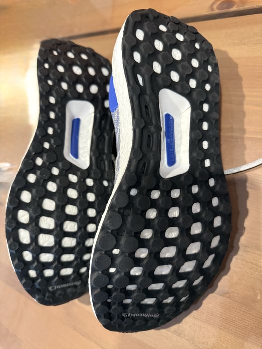 Ténis Adidas Continental