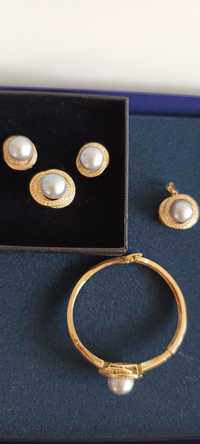 Komplet biżuterii z perlami