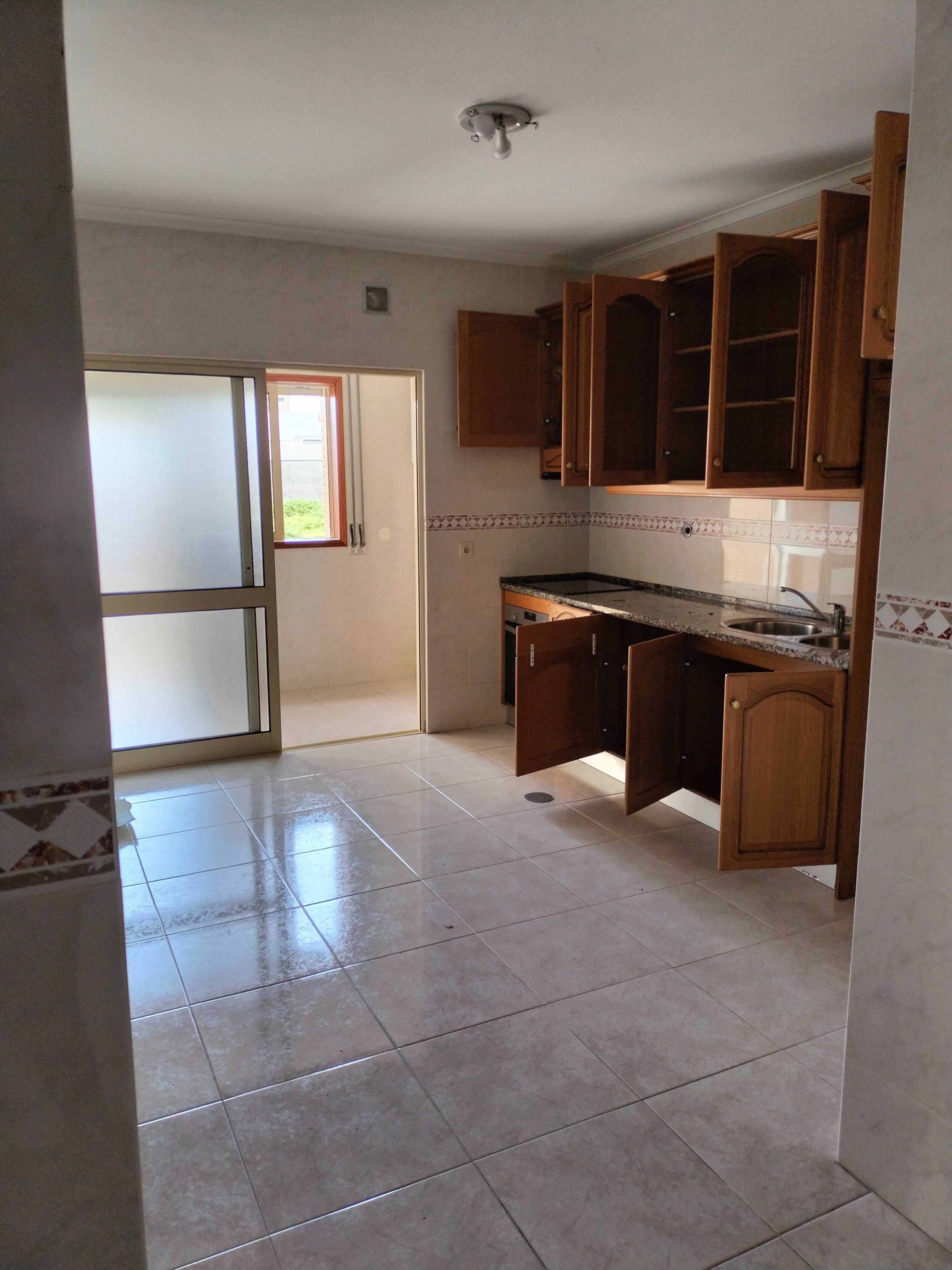 Arrenda-se Apartamento T2 em Lourosa