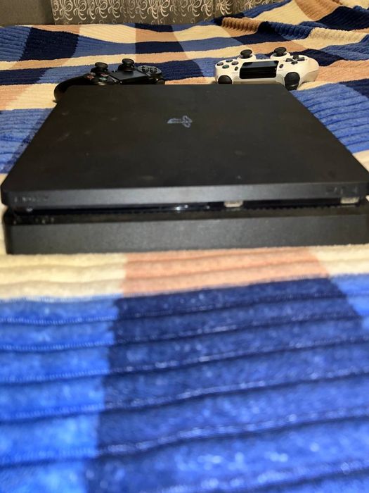 Продам Play Station 4 slim СРОЧНО