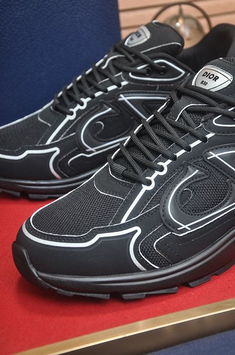 Sapatilhas Dior Preto e Branco