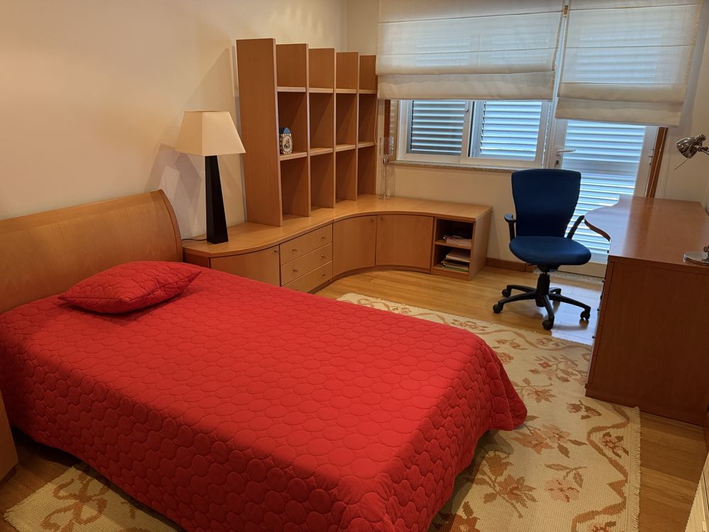 Quarto completo com cama de solteiro