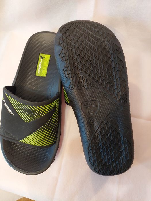 Klapki na basen rozmiar 35