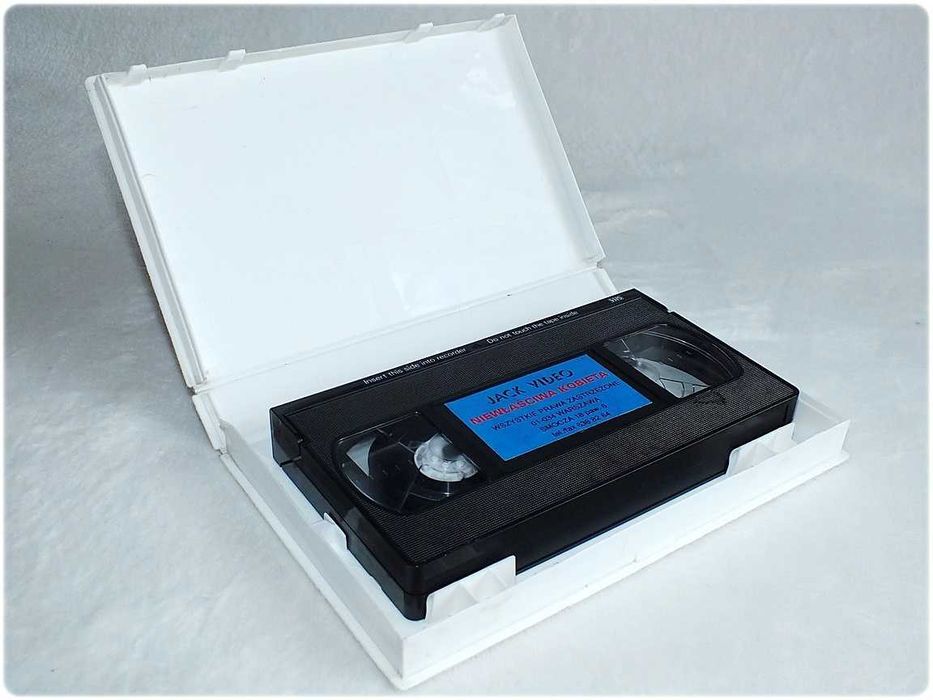 Kaseta VHS '' Niewłaściwa Kobieta '' Film na Video ORYGINAŁ