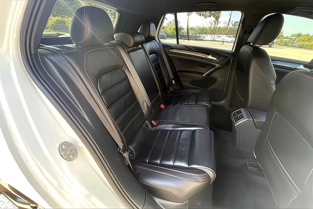 Volkswagen Golf      2017