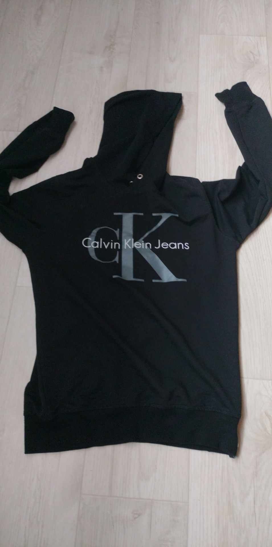 Bluza z kapturem i momogramem