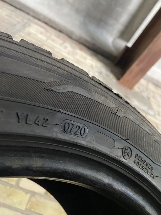 255/45/18 Nokian Hakkapeliita R2